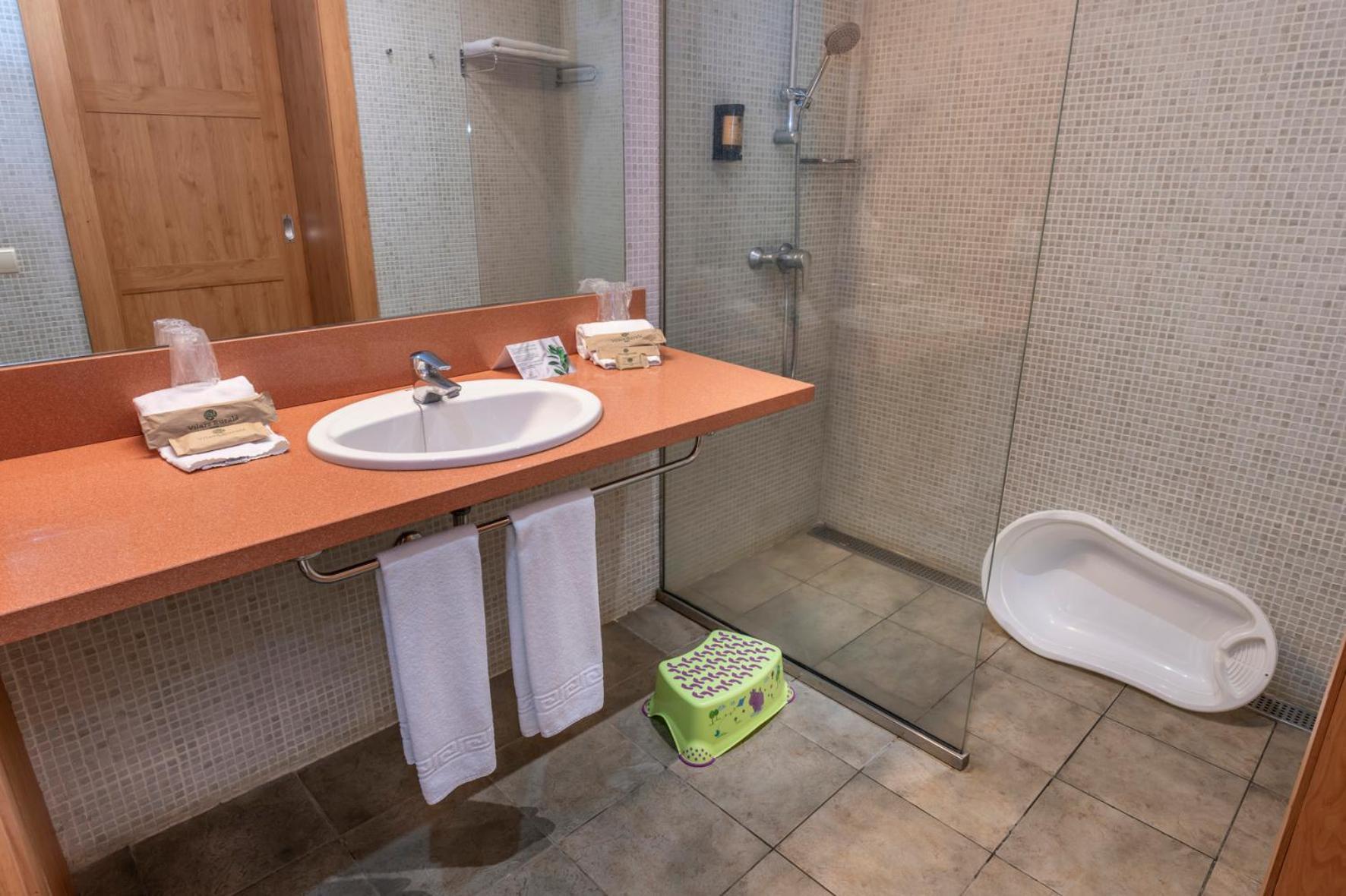 Habitación Familiar con vistas al jardín (4 adultos)